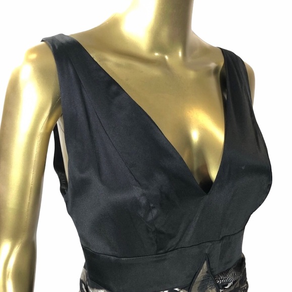 NWT ; Sophisticated, alluring and classic Bebe Sleeveless Deep V-Neck Dress. - Picture 2 of 8